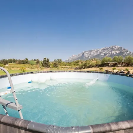S'ena E Su Juncu Holiday home Loculi